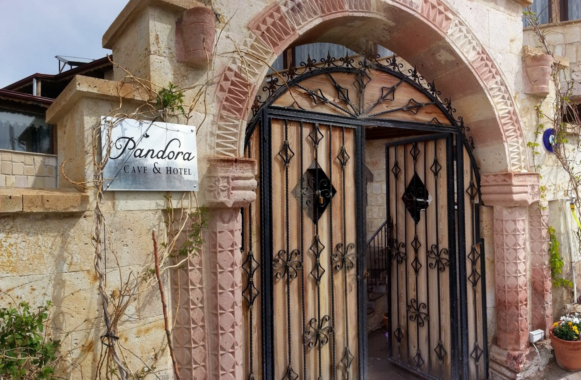 Pandora Cave Hotel Göreme Exteriör bild
